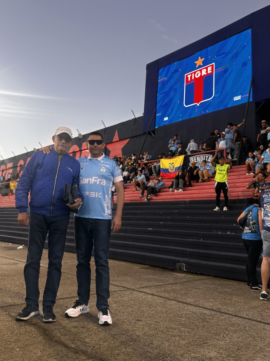 1.8 🇪🇨 🇺🇸 tweet media