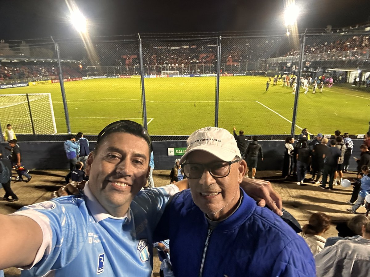 1.8 🇪🇨 🇺🇸 tweet media