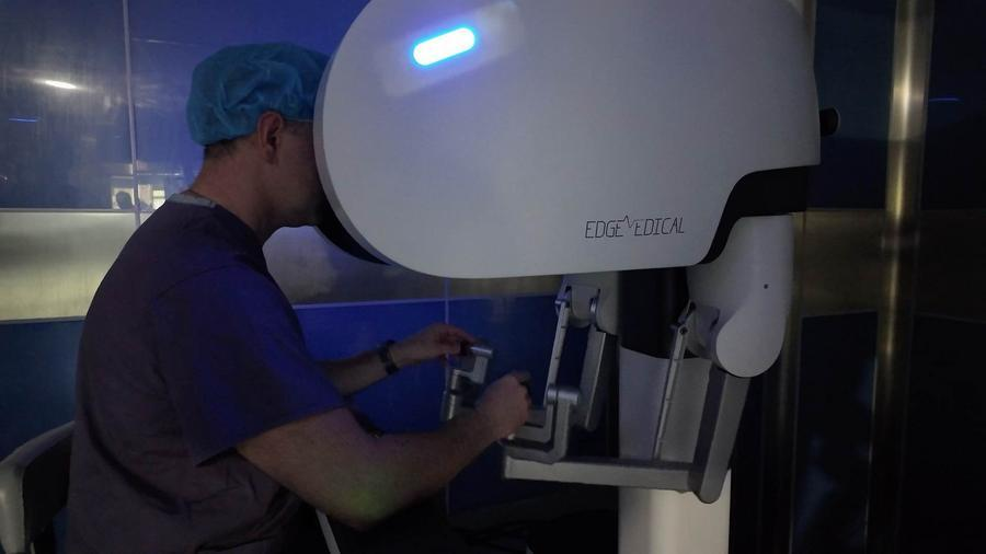 CE_ChinaEconomy's tweet image. At least 10 hospitals in Poland have introduced Chinese surgical #robots in recent years, according to Pawel Rusinek, business development director at Polish medical device distributor Meden-Inmed. "The quality of Chinese products has improved significantly, and they are now able