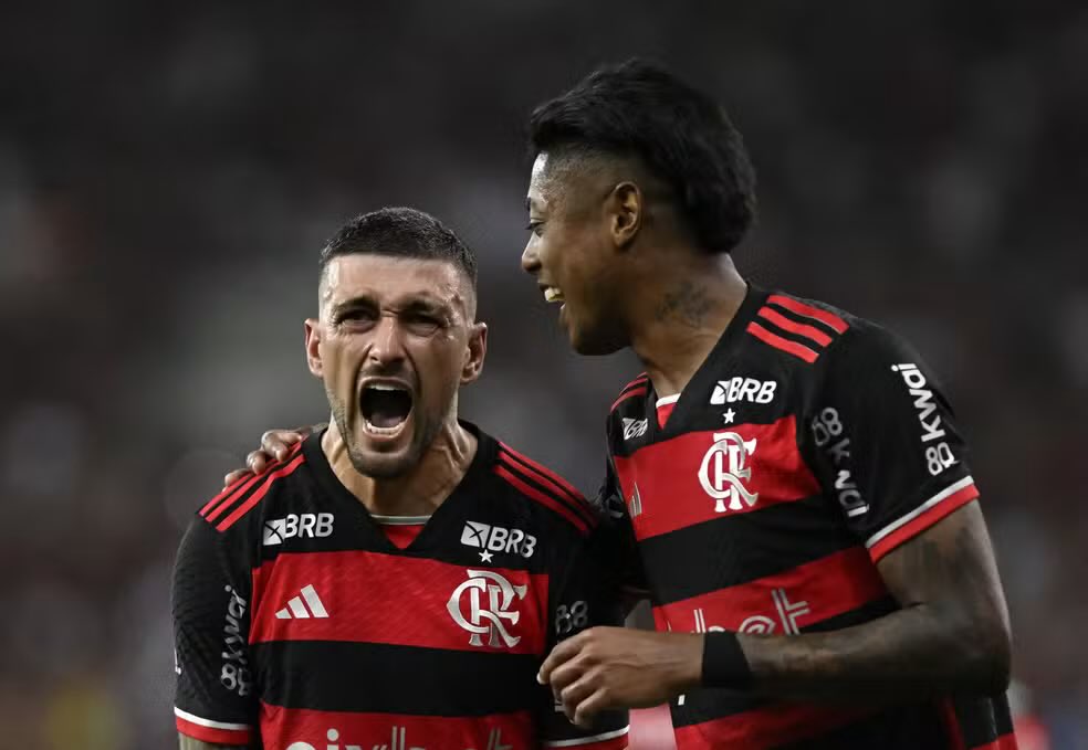 Giorgian Daniel de Arrascaeta Benedetti
Bruno Henrique Pinto.

Eles são ídolos GIGANTESCOS na história do Clube de Regatas do Flamengo.