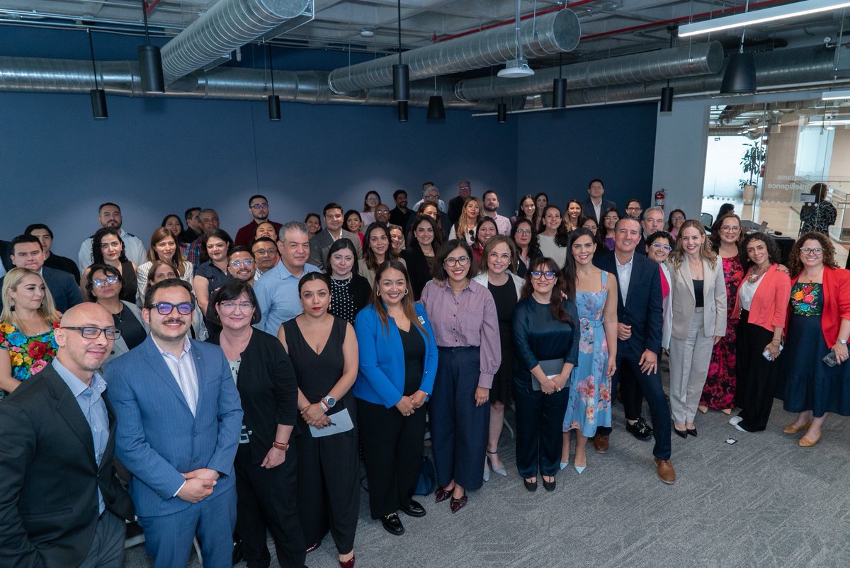 centroprimIn's tweet photo. Hoy, llevamos a cabo el arranque del Taller para el fortalecimiento de la inversión en infancias y adolescencias, en colaboración con el Pacto por la Primera Infancia y el CIEP.​

Este espacio reunió a equipos de Finanzas y Planeación de los Gobiernos Estatales de: Campeche, Chiapas, CDMX, Guanajuato, Yucatán, Nuevo León y Sinaloa, representantes de los Sistemas Integrales de Atención a la Primera Infancia, así como autoridades federales, para fortalecer las capacidades técnicas que permitan identificar, organizar y dar seguimiento a la inversión pública destinada a niñas, niños y adolescentes.​

El encuentro también fue una oportunidad para compartir los avances y aprendizajes de la primera edición del proyecto, en la que varios estados lograron avanzar en la construcción y fortalecimiento de anexos presupuestarios que visibilizan la inversión dirigida a la niñez.​

Generar estos espacios de diálogo, formación y colaboración permite conectar la evidencia con la acción pública, fortalecer capacidades institucionales y, sobre todo, impulsar mejores condiciones para el desarrollo de niñas y niños.​

Seguimos construyendo, junto a aliados estratégicos, una agenda que ponga a la primera infancia en el centro.​

@Pacto1aInfancia @ciepmx @SIPINNA_MX 

#PrimeraInfancia #CPI #PolíticaPública #InversiónEnInfancia #ImpulsandoElAprendizaje