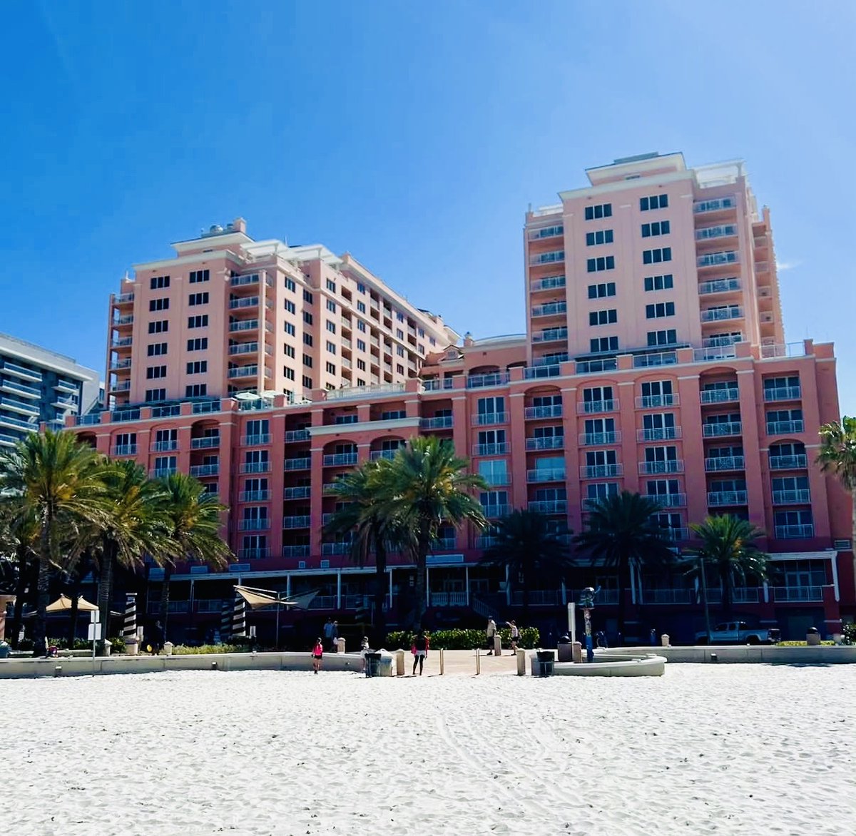 When the sky puts on a show and your suite is front row. 🌅
Gulf escapes look better from here.
#FrontRowSunsets #ResortMoments #SuitesAndSunsets

Thanks to Instagram uponastarsara for the sensational 📸
