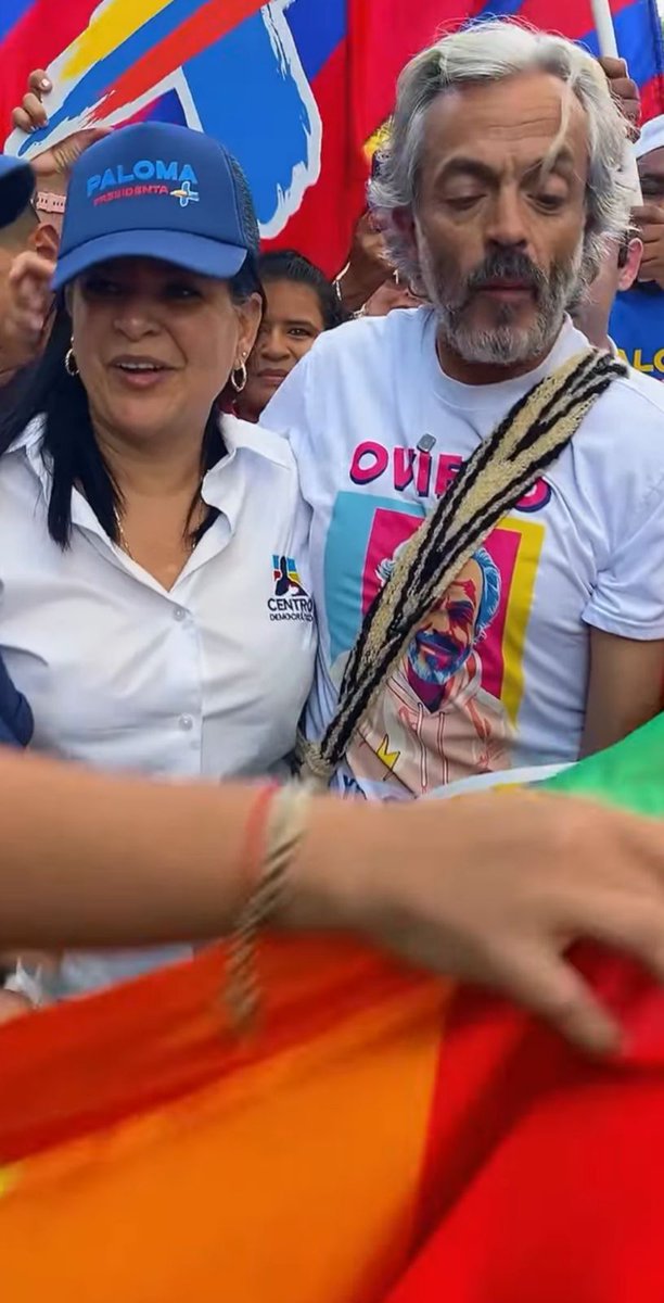 ¡Hipócritas y oportunistas! <a href="/JDOviedoAr/">Juan Daniel Oviedo</a> visita a Santa Marta para la burla más grande, darle ‘periodicazos’ a la inseguridad de la ciudad que su mismo partido provocó al apoyar al alcalde de cartón; sabían de su incompetencia, pero lo necesitaban por negocio. ¡No sea payaso!

Y