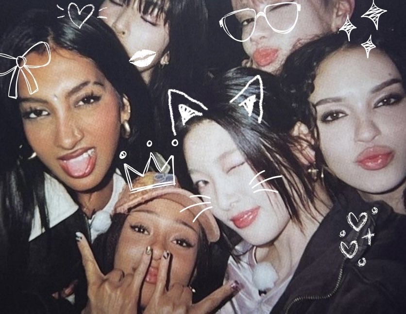 alxmeifiz's tweet photo. au #KATSEYE | (não) grite

onde a universidade Hybe Academy começa a ser alvo de súbitos assassinatos e um grupo de seis amigas precisa decidir o que fazer e descobrir como sobreviver

ou onde uma semana é tempo suficiente para tudo na vida delas virar de cabeça para baixo https://t.co/Z6flAqnhTJ