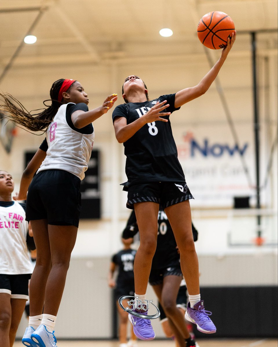 leylamae2029's tweet image. one play at a time🏀
#aau #shesballinextravaganza #underarmour #girlsbasketball
@ifnhoops