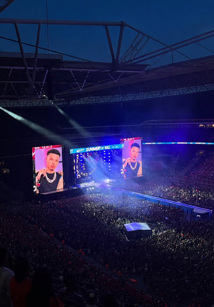 Tobas06's tweet image. INSANE IN #NY WITH A SCARY #MAMMOTH #CROWD ON A #THURSDAY #NIGHT THATS NOT EVEN ON A #WEEKEND.

ALL ABOUT THE LITTLE #MOSES.

#NEWYORK #NEWYORK

🤟💪💪💪🎤🔊🔉🔇🎹❤️