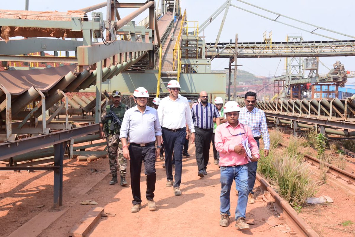NALCO_India's tweet image. Driving growth with vision and precision! Shri B.P. Singh, @CMDNALCO, along with Shri Jagdish Arora, Director (P&amp;amp;T), undertook detailed site inspections in the presence of project partners at the M&amp;amp;R Complex, #Koraput, to review the progress of #Expansion activities. Accompanied