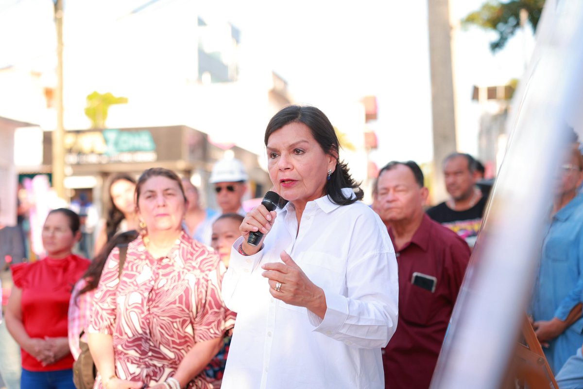 YolandaOsunaH's tweet photo. Inauguramos más de 120 metros de drenaje sanitario, junto con la construcción de descargas domiciliarias, registros, pavimento de concreto hidráulico y banquetas, para mejorar las condiciones de salud pública y la movilidad en la calle Zapotal, en la colonia Atasta.

Seguimos avanzando para mejorar la calidad de vida de la gente y construir un municipio transformador, con honestidad y resultados.