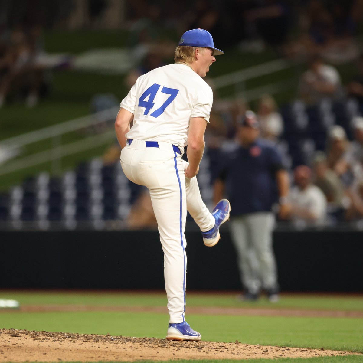 Nick de la Torre tweet media