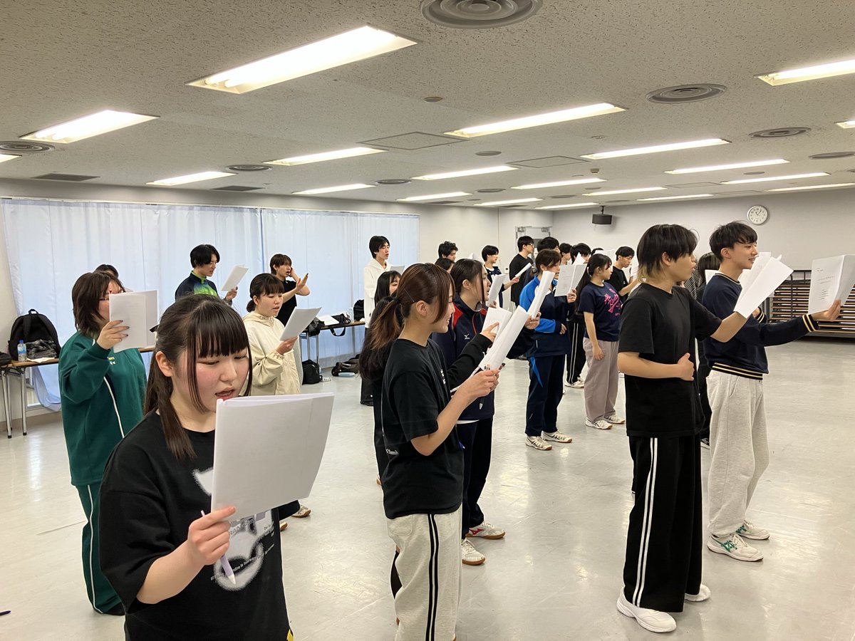 neec_ad's tweet photo. 今週から1年生は導入授業が始まっています！
身体を動かしたり基本的な発声を行ったりして授業に慣れていきます💁‍♀️

 #日本工学院  #声優・演劇科 https://t.co/IKZamK2He6