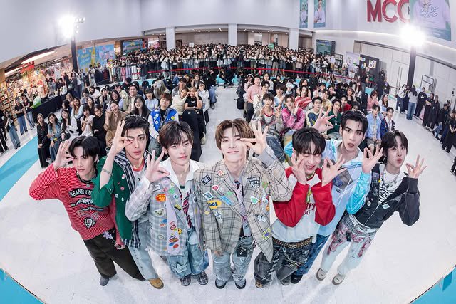 CRUSH ON TEETEE tweet media