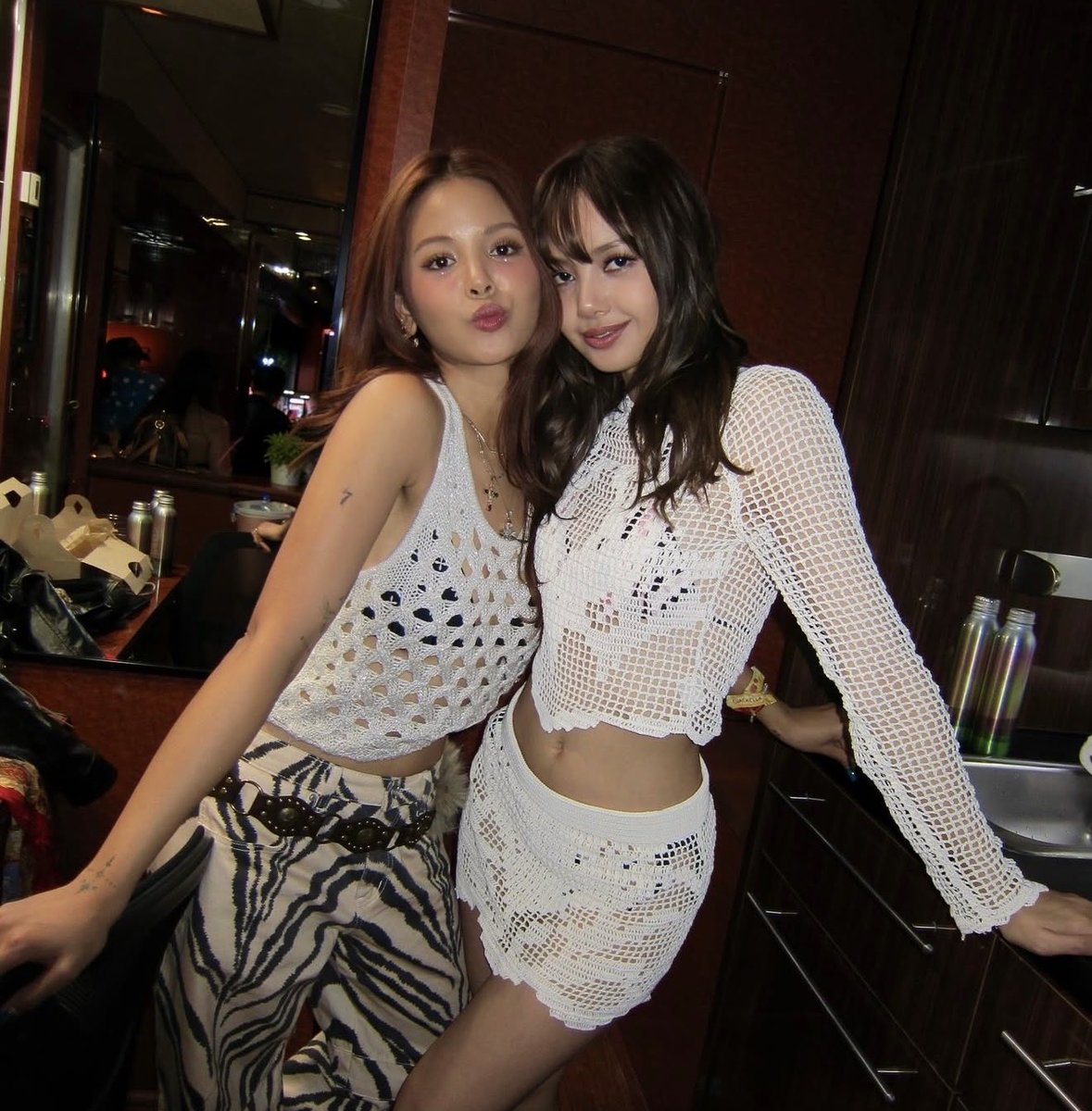 hourly lisa tweet media