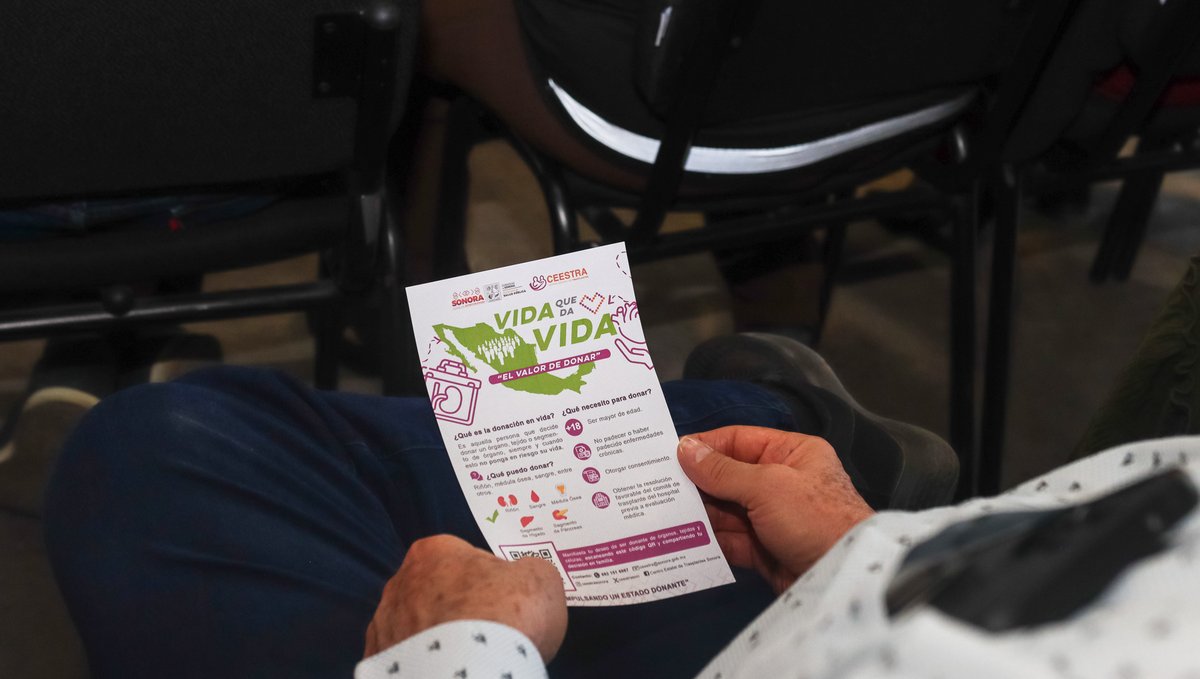 SonoraSeguridad's tweet photo. ¡El valor de donar!

Para informarse sobre la cultura de donación y trasplante de órganos, tejidos y células, servidores públicos de la Secretaría de Seguridad y Protección Ciudadana participaron en la plática informativa impartida por el Centro Estatal de Trasplantes Sonora. https://t.co/vo3b31Gn5W