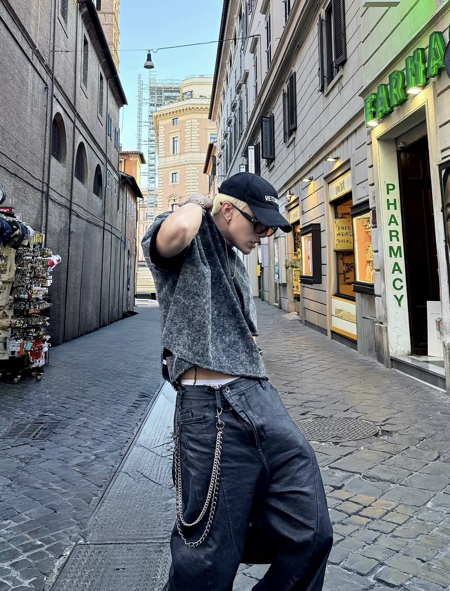 Spotted in DEPRESSION from DARK WAVE.

📍 Orchardgateway 04-14 Singapore 

d-a-r-k-w-a-v-e.com/collections/de…  

#DEPRESSIONlabel #DepressionTribe #DarkWaveConceptStore