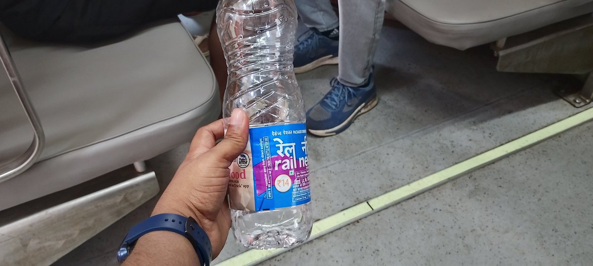 AshishKeVlog's tweet photo. Overcharging Rail neer of 14 Rs for 20 Rg cutlet of 40 Rs is being sold for 50 Rs to all passengers in Amrit Bharat express (13065) 
 
Will it ever be stopped??
@RailMinIndia @IRCTCofficial https://t.co/sjvsbfqCUx