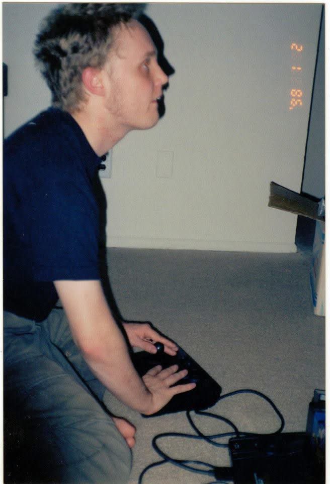 FrankAtHPP's tweet image. All this Neo Geo+ excitement has me reminiscing about the night I got my AES.

My wife snapped this picture of me, completely locked into Samurai Shodown II, shortly before Christmas in 2004.

#neogeo #retrogames #retrogaming