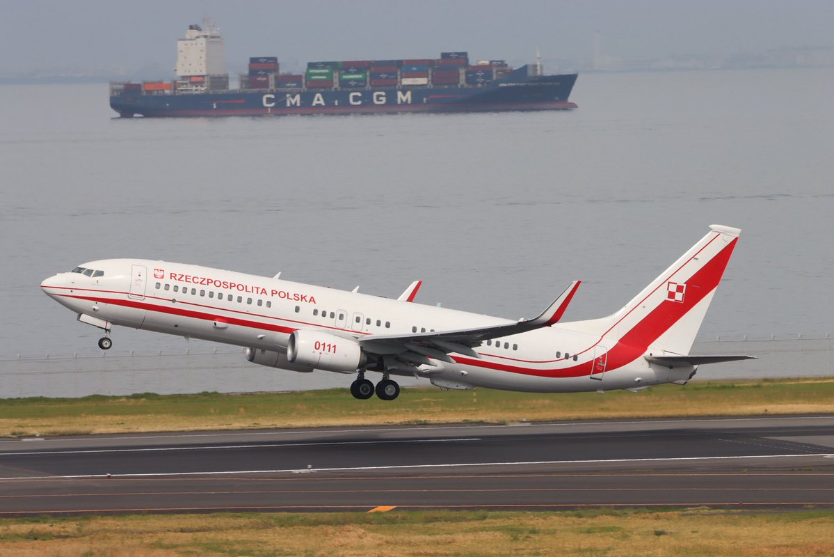 amy1410bi's tweet image. 2026.04.15  羽田空港［RJTT］
ポーランド空軍　🇵🇱政府専用機
Boeing 737-8TV BBJ2 【0111】

4月13〜15日の日程で来日した、ポーランドのドナルド・トゥスク首相を乗せた🇵🇱政府専用機です。

羽田→ソウル→ドゥシャンベ→ワルシャワの順路で無事帰国されました。
#ポーランド空軍　#羽田空港　#RJTT