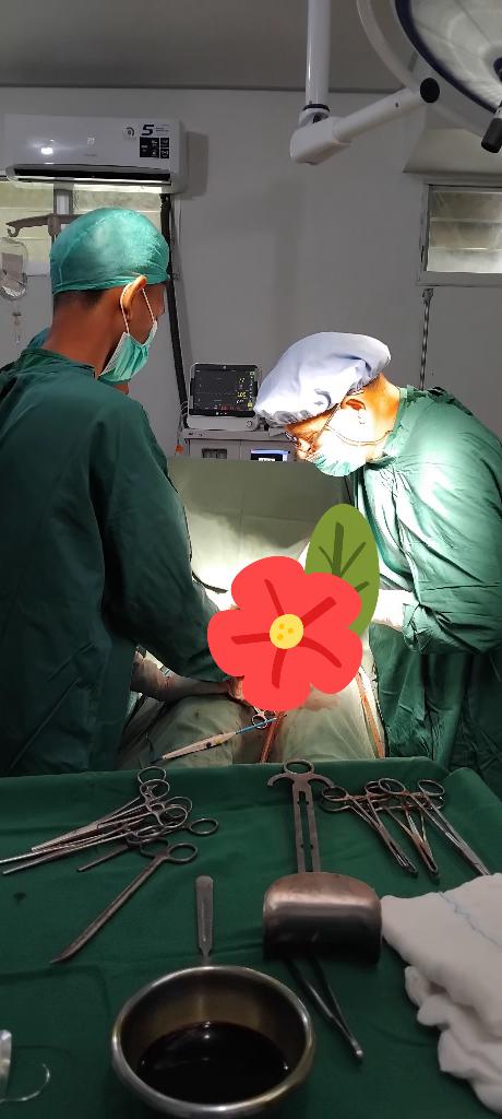 Dr. Leandro Núñez,
especialista en Ginecobstetricia y miembro de la #BMCTL #HROecusse, realiza cesárea con profesionalismo, garantizando la seguridad de la madre y el recién nacido. Compromiso, experiencia y dedicación en cada nacimiento.
 #CubaPorLaSalud #CubaPorLaVida