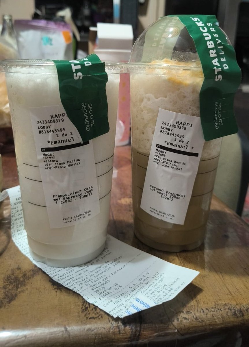 antony_mercer's tweet photo. @RappiMexico se pasan en serio
1 hora para dos frapuccinos porque algo le pasó la repartidor, está bien lo entiendo, luego se equvocan y me llega basura con otro nombre que no es el mío, meto queja y que no me lo pueden devolver, es en serio?Me mandan mi3rda y no me apoya soporte https://t.co/zYHFQEe68C