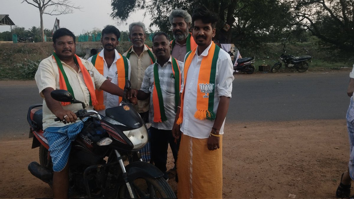 karupparvamsam's tweet image. யாருடைய அதிகாரதிற்கும் அஞ்சாது இலையூர் காவி படை அடக்க நினைக்கும் கயவர்கள் முன்னாடியே எங்கள் வளர்ச்சியை காட்டுவோம் ✊

அரியலூர் மாவட்ட அதிகார வர்க்க விஷ செடிகளை அப்புற படுத்துவோம் 🤛🤛🤛🤛🤛🤛🤛

#இலையூர்பாஜக 💥💥💥 #அண்ணாமலை_அதிரடிப்படை #BJP4IND