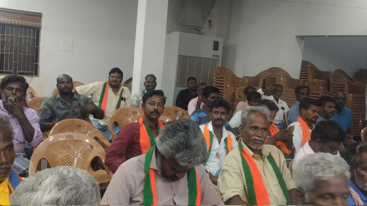 karupparvamsam's tweet image. யாருடைய அதிகாரதிற்கும் அஞ்சாது இலையூர் காவி படை அடக்க நினைக்கும் கயவர்கள் முன்னாடியே எங்கள் வளர்ச்சியை காட்டுவோம் ✊

அரியலூர் மாவட்ட அதிகார வர்க்க விஷ செடிகளை அப்புற படுத்துவோம் 🤛🤛🤛🤛🤛🤛🤛

#இலையூர்பாஜக 💥💥💥 #அண்ணாமலை_அதிரடிப்படை #BJP4IND