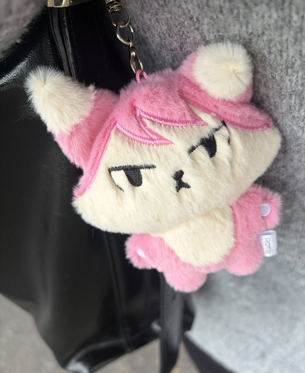 오늘의 출근 당첨자
몽그리🦊💕 몽그리는 뭔가.. 그냥 홍이가 키링남이 된 거 같음. 너무 홍이임.