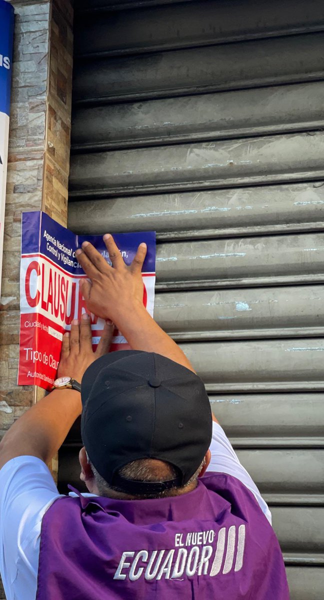 Arcsa_Ec's tweet photo. ¡Medicamentos irregulares bajo control! 🚨💊
En coordinación con la #UDAR de @PoliciaEcuador, clausuramos una farmacia en #FlordeBastión por la comercialización de medicamentos presuntamente falsificados, caducados y con fechas de vencimiento adulteradas.
#ElNuevoEcuador 🇪🇨 https://t.co/rBtVERopcg