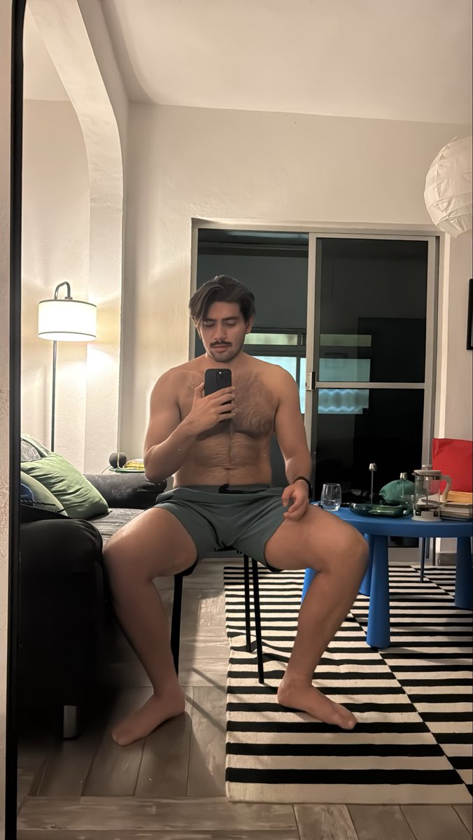 pequeño sebas tweet media