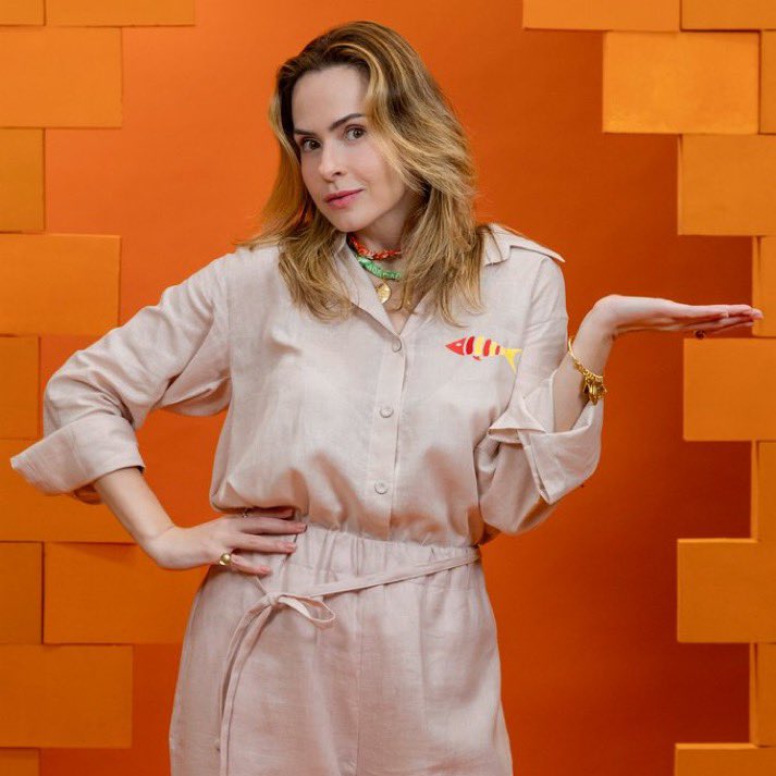 Essa chacota aqui implorou a semana inteira para a produção não colocar prova de resistência por causa da coluna dela…

A produção obedeceu igual uns paus mandados e mesmo assim ela conseguiu ser a pior na prova! 

ANA PAULA RENAULT SERÁ A PIOR CAMPEÃ DA HISTÓRIA DO BBB!