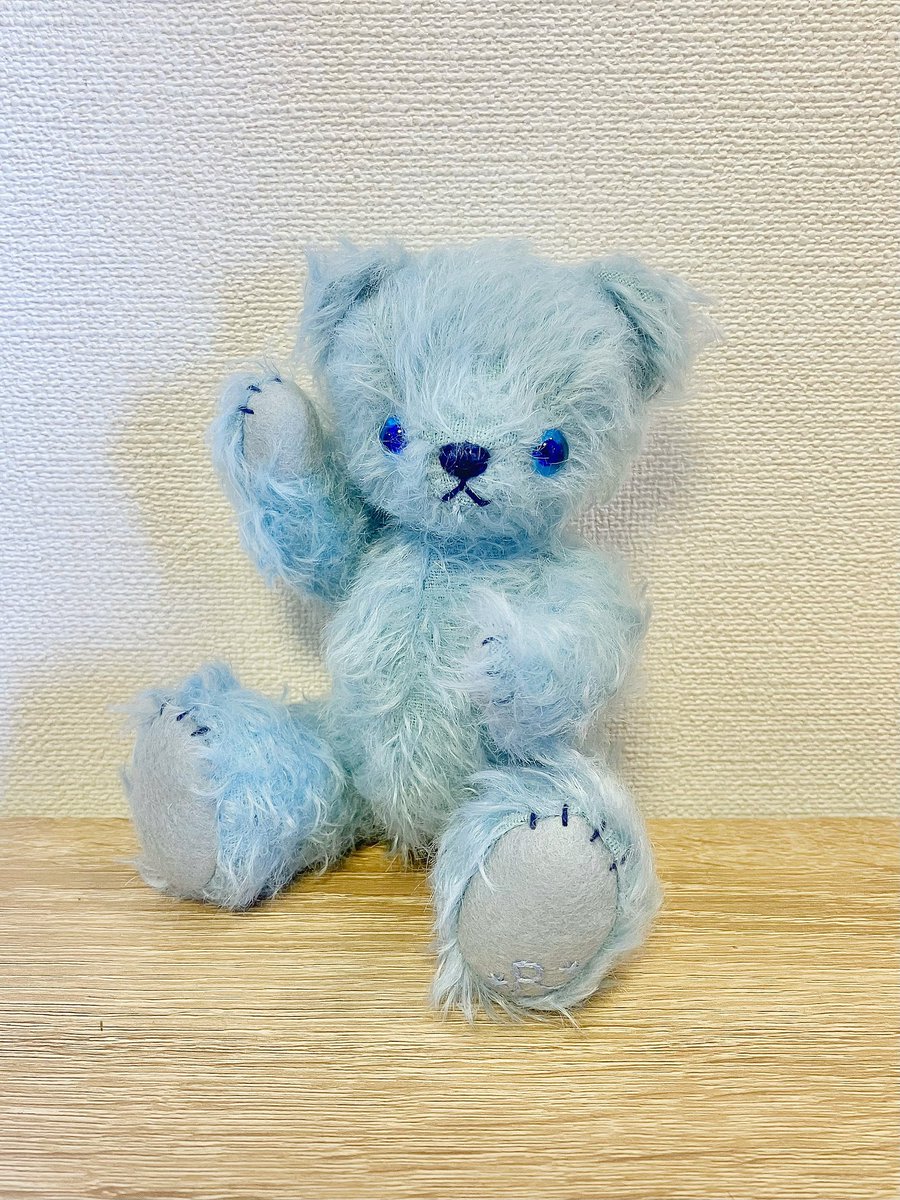 #うめだ手づくり市 に向かう予定のブルーのくまさん🧸🩵

GWはぼくとあくしゅ！

⭐️うめだ手づくり市⭐️
4/29〜5/5
@阪急本店10階うめだスーク

#ほーきの国のテディベア #テディベア 
<a href="/AMULETomise/">4/29〜5/5 阪急うめだ本店うめだスーク〝うめだ手づくり市〟</a>