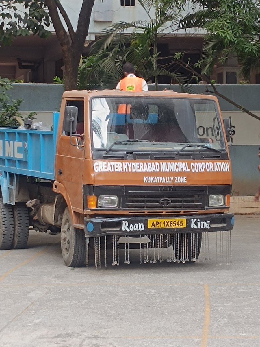 Anupbhatia7's tweet image. #Hyderabad@ghmc #ghmc #cleanliness
Cleanliness is next to godliness spare a moment for these green warriors of GHMC. KUDOS