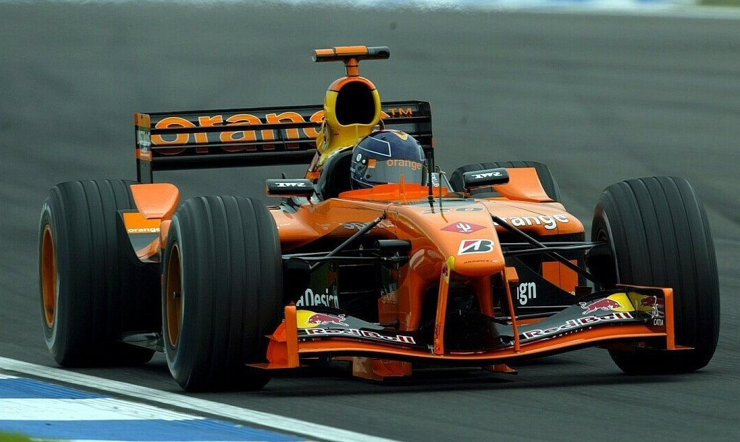 ʟ ʏ 🏁🏎 tweet media