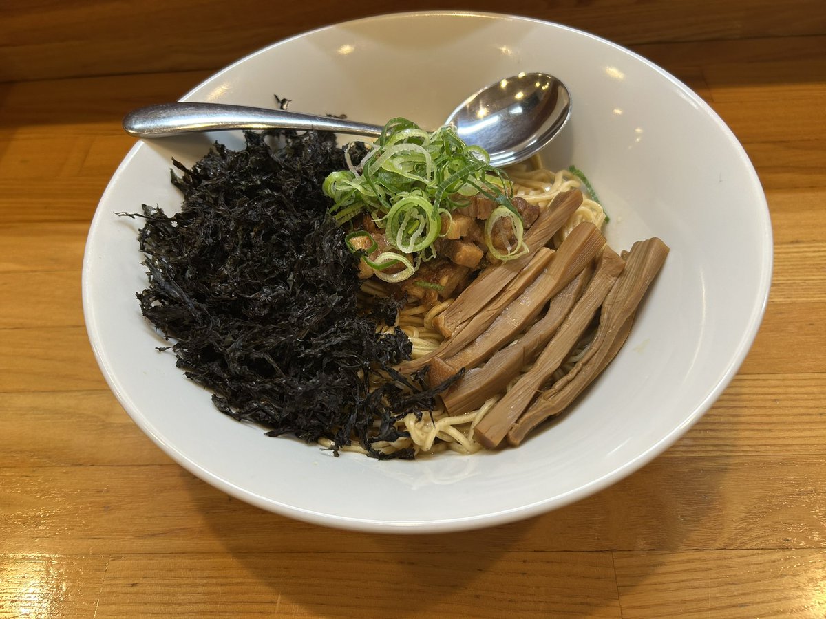 F4hmHFhE5tpBkt1's tweet image. おはようございます☀
4月17日(金)の営業時間です。
11:30〜14:30
18:00～22:00
過ごしやすい陽気ですね〜☀️
皆様のご来店を心よりお待ちしております🙇‍♀️
好評‼️とろ肉まぜそばです♪