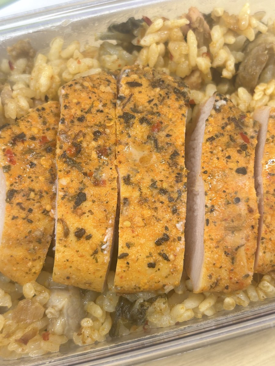 #여름밥밥디라라

김치보끔밥과 닭가슴살!

다들 맛점해🍀🩵