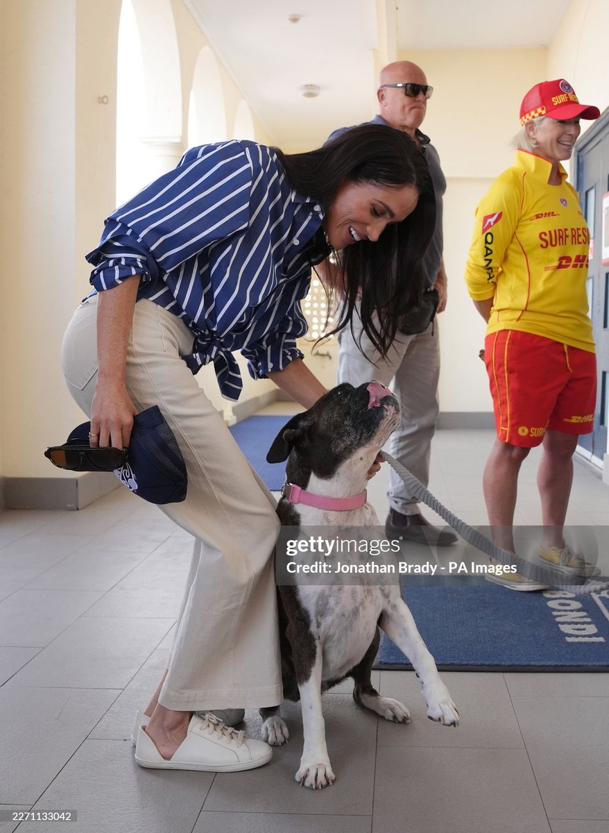 LuckyRevin's tweet image. 🥳🥳😭😭😍😍😍🙌🏼🙌🏼🙌🏼#BondiBeach Day 4: #HarryandMeghaninAustralia #Sussexsquad