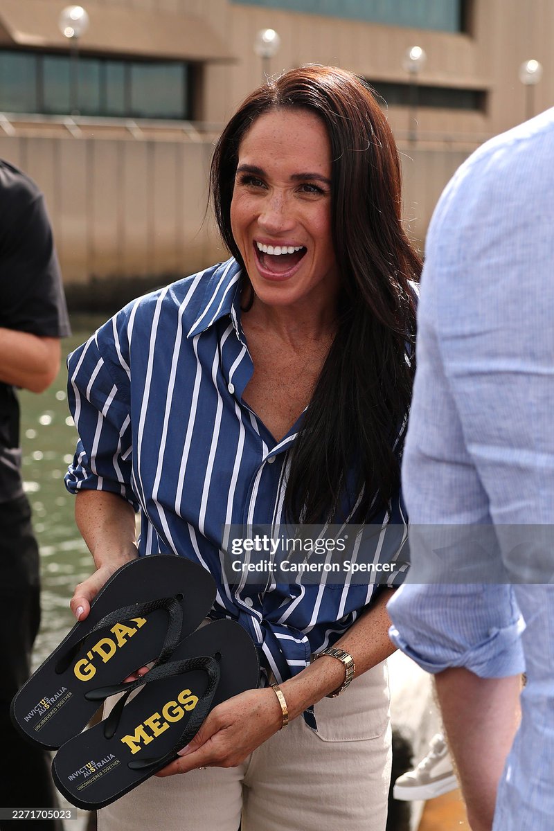 LuckyRevin's tweet image. 🥳🥳😭😭😍😍😍🙌🏼🙌🏼🙌🏼#BondiBeach Day 4: #HarryandMeghaninAustralia #Sussexsquad
