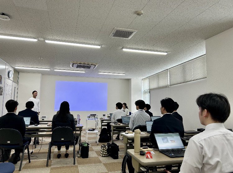 unieco_recruit's tweet image. ＼PC未経験→1週間でMOS 90点突破！／
工事課社員が証明したユニエコの育てる力。
そんな先輩から新卒へ激励の言葉です！

PCを触ったことがなくても、会社のサポートがあれば1週間で変われます。

そしてなんと…
MOS Excelスペシャリスト合格でお祝金3万円も貰えちゃうんです💰✨

#資格 #MOS #新卒