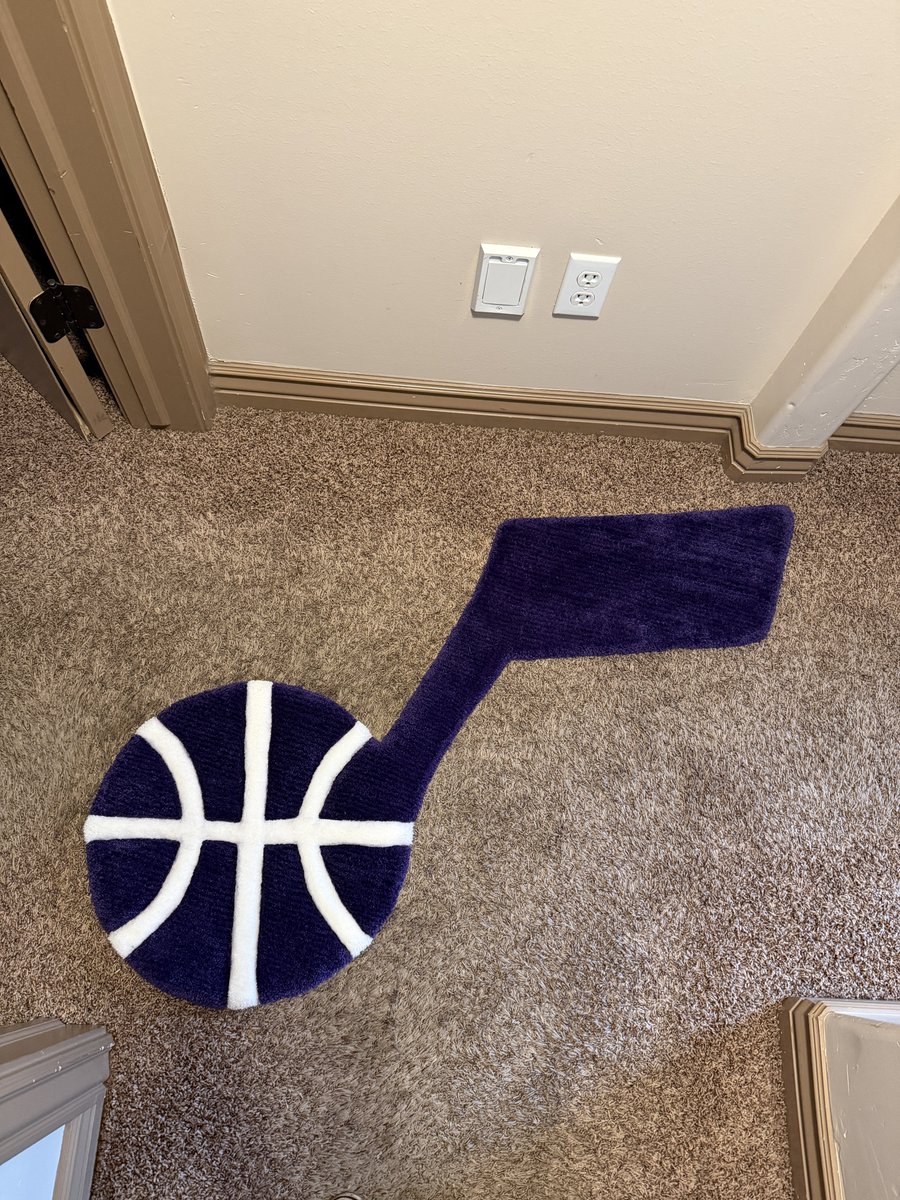 utahazz's tweet image. New rug!!! I love it!!! 🔥❤️‍🔥💜

Made by @JazzePinkman 

#TakeNote