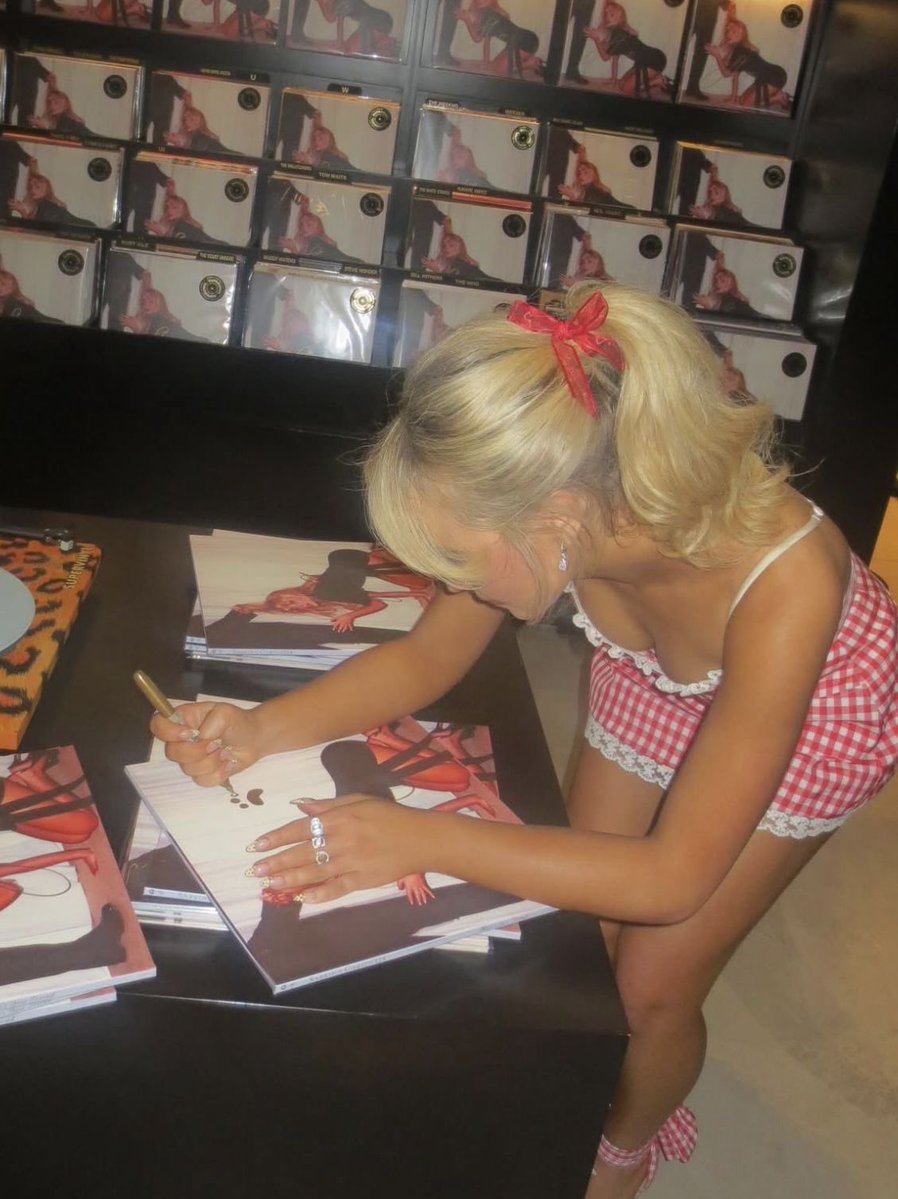 kt ᢉ𐭩 tweet media