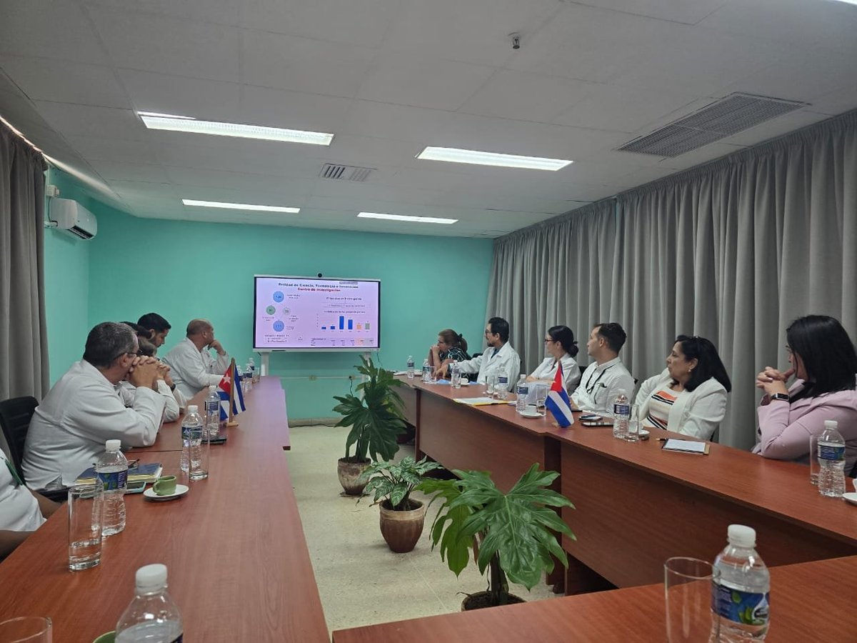 🧵(1/3)
Visité el Hospital Hermanos Ameijeiras y sostuve un intercambio enriquecedor con su Consejo de Dirección. Analizamos la situación de cada servicio de salud, los avances del plan de telemedicina y los proyectos de ciencia e innovación en marcha.
#CubaEstáFirme
