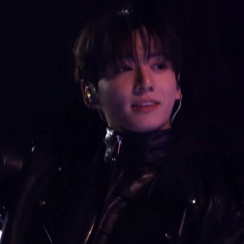 sofia va a ver a bts tweet media