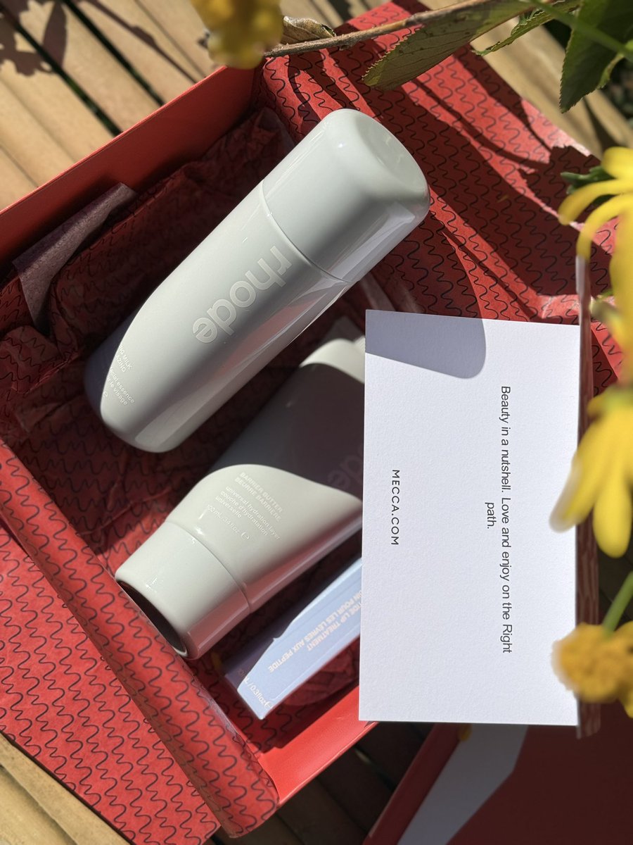 Righteous_Anna's tweet image. Next up… @SkincareRhode who needs a barrier care haul - me! But very thankful for my dear friend who got this for me, know me too well hahaha 😝 A look at day, going on the Righteous way 🗻
#makeup #cosmetics #beauty #trending #viral