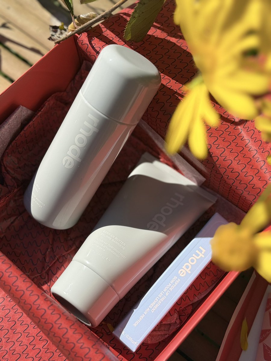 Righteous_Anna's tweet image. Next up… @SkincareRhode who needs a barrier care haul - me! But very thankful for my dear friend who got this for me, know me too well hahaha 😝 A look at day, going on the Righteous way 🗻
#makeup #cosmetics #beauty #trending #viral