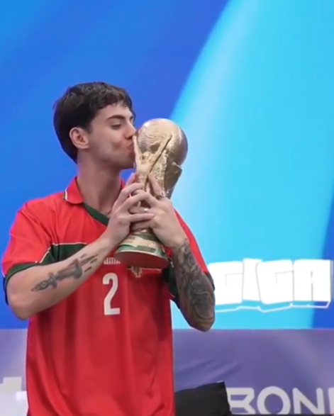 🇬🇷 tweet media