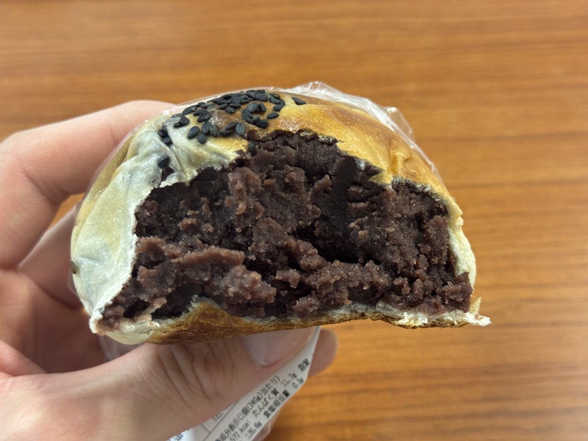 あんぱんっていうか、あんこ食ってる
