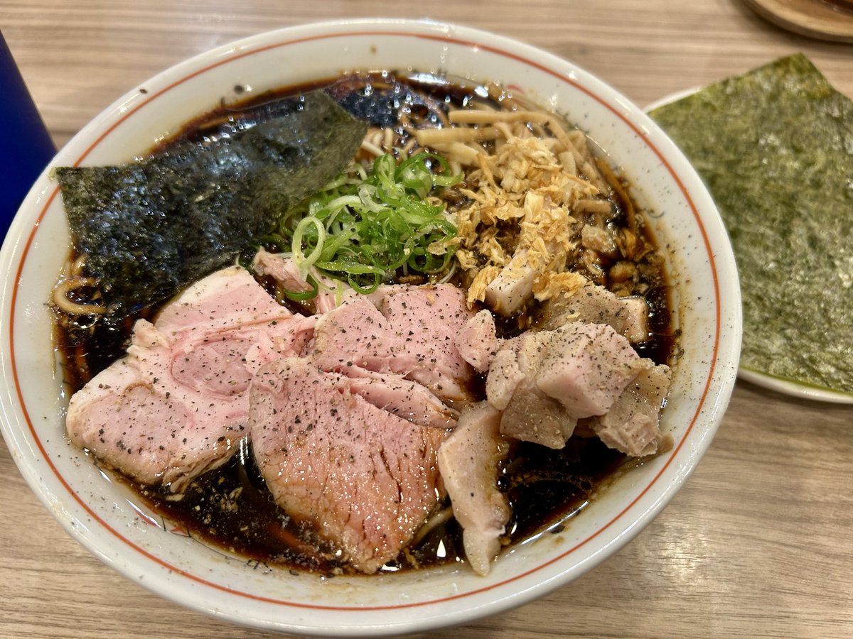 😃4/18より大阪・倉敷・松江・広島・福山・西宮と巡業❣️ 本日前乗り🚄
tokiouchida.com/live/live.html

昨日の食べ納めは「宝華🍥」の「宝華ブラック」と「くじら食堂」の「生姜ブラック🍜」…黒ずくめ‼️😆

ブラックって良くない意味でも使われるけど、食べ物では黒酢・黒ゴマ・黒豆とかヘルシー✨😋