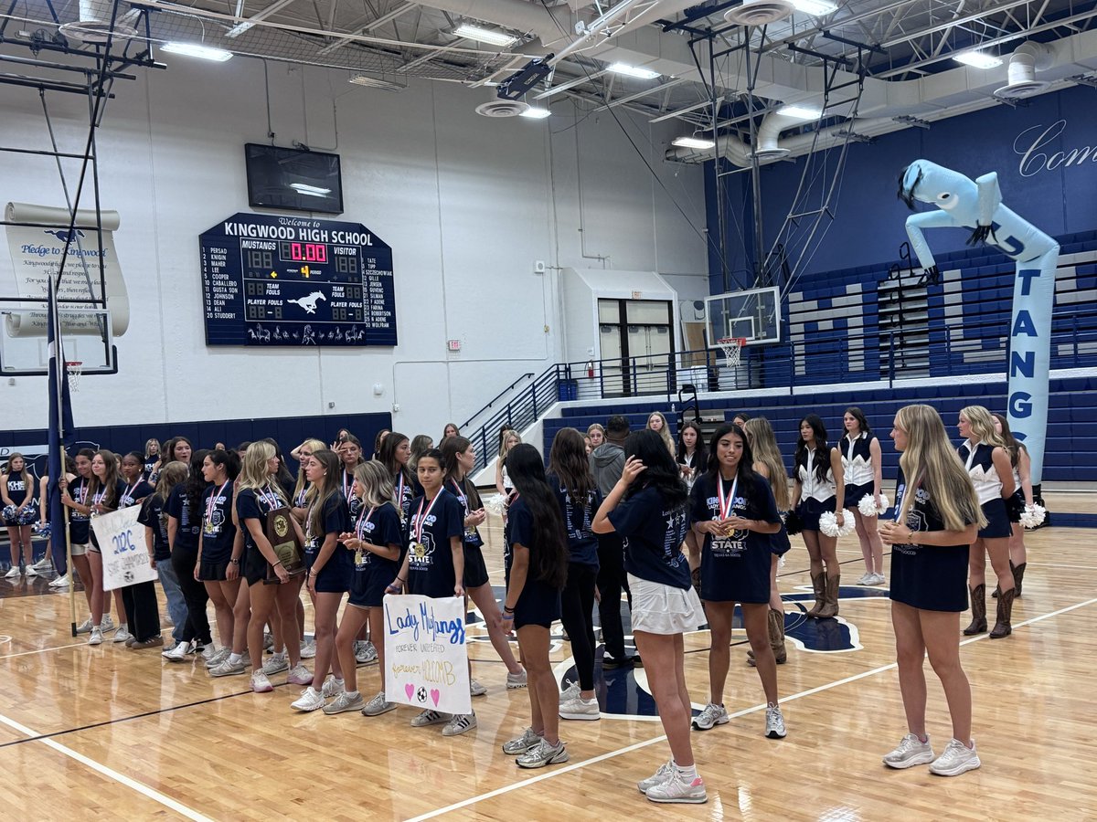 HumbleISD_KHS's tweet photo. Thank you @nategriffinfoxtv for visiting Kingwood HS this morning to celebrate our ⚽️ State Champions ⚽️! We had a great time! 🥇🏆 
@Kingwood_Soccer @kingwood_cheer @KingwoodFillies https://t.co/tDABIibeEm