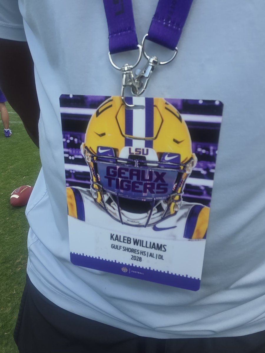 WilliamsKa8911's tweet photo. Great visit at @LSUfootball today. I'm grateful for the experience and motivation. @CoachBlakeBaker @coachtee17 @GSHSDolphins @GSFBRecruiting @calabounty @DexPreps https://t.co/DKfdbzpvyh