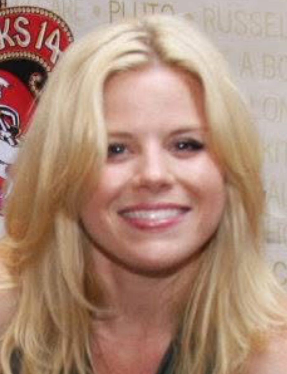 politeyounglez's tweet image. I will always come back to this one . #eyes