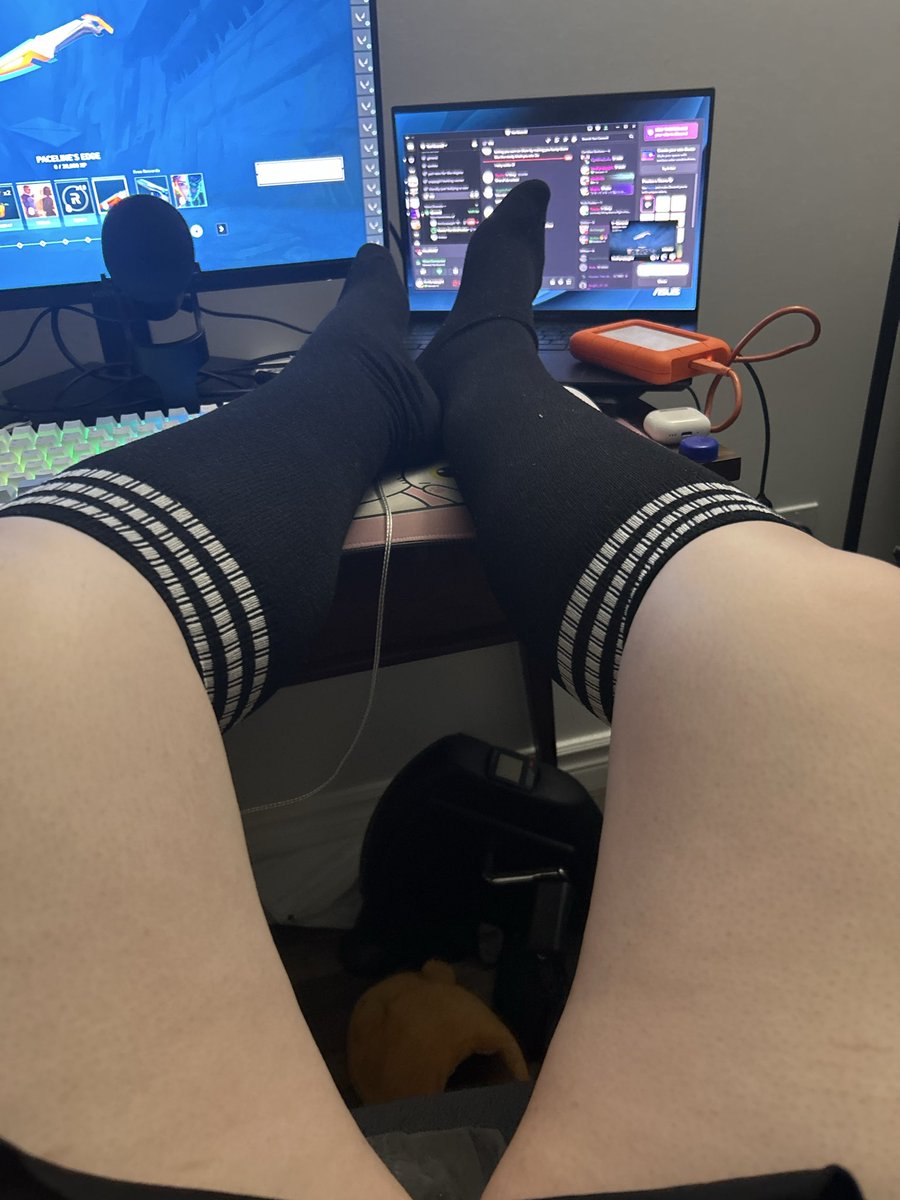 Sleepyyfb's tweet photo. Umm felt cute so here take this https://t.co/8AL8rGiUVx